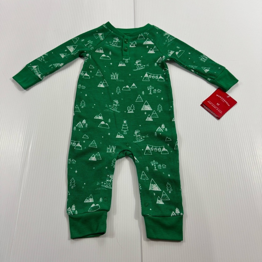 547. NWT Wondershop Green Kids One Piece Footie (6-9 months)